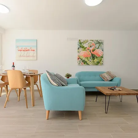 White Volcano Apartment, Free Access To The Fariones Sports Center * Puerto del Carmen (Lanzarote)