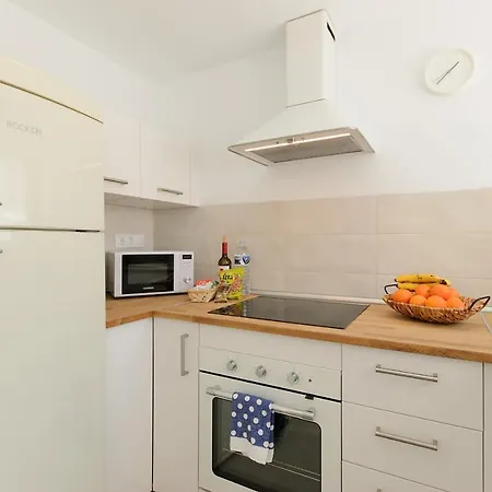 White Volcano Apartment, Free Access To The Fariones Sports Center Puerto del Carmen (Lanzarote)